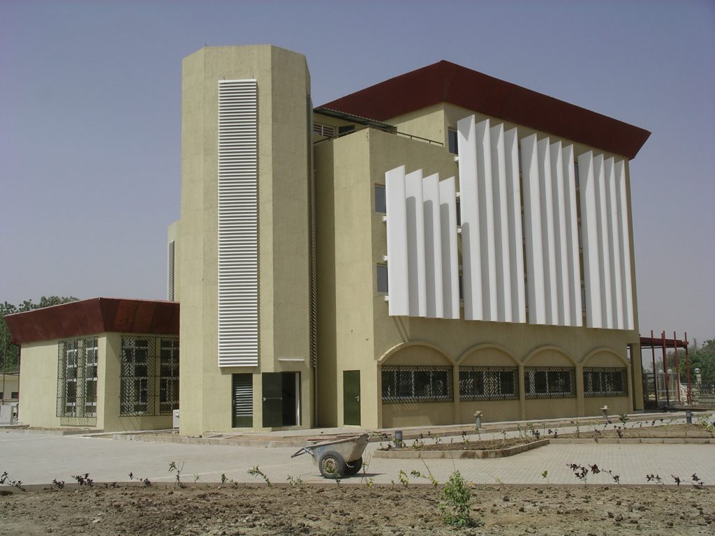 Siège De La Cebevirha N’djamena : Menuiseries Ext. AluBrise Soleil